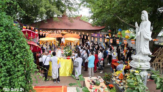 bia le vu lan